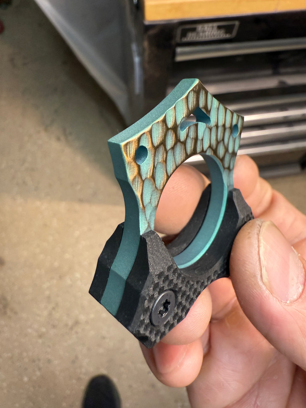 Cobble Stone Sculted Knuck