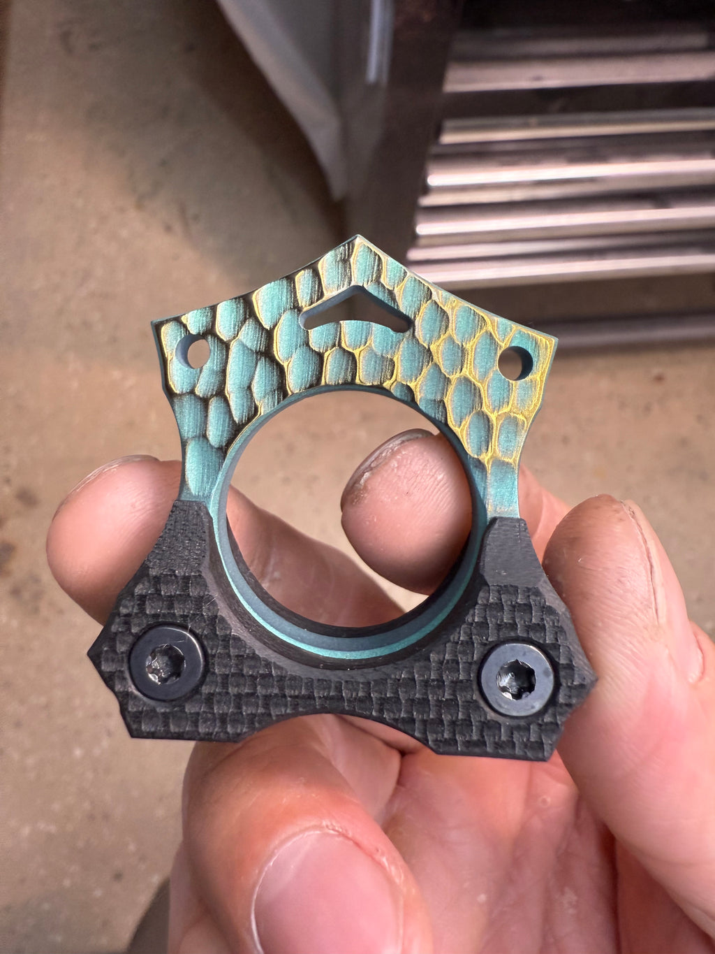 Cobble Stone Sculted Knuck